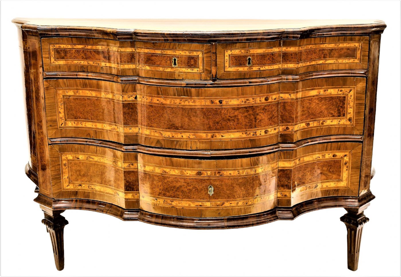 Commode Louis XVI, façade et côtés galbés, Venise 1760 VENDU